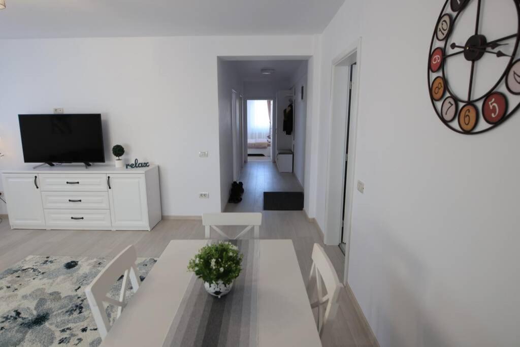 White Apartment Gura Humorului, Bucovina, Voronet Eksteriør billede