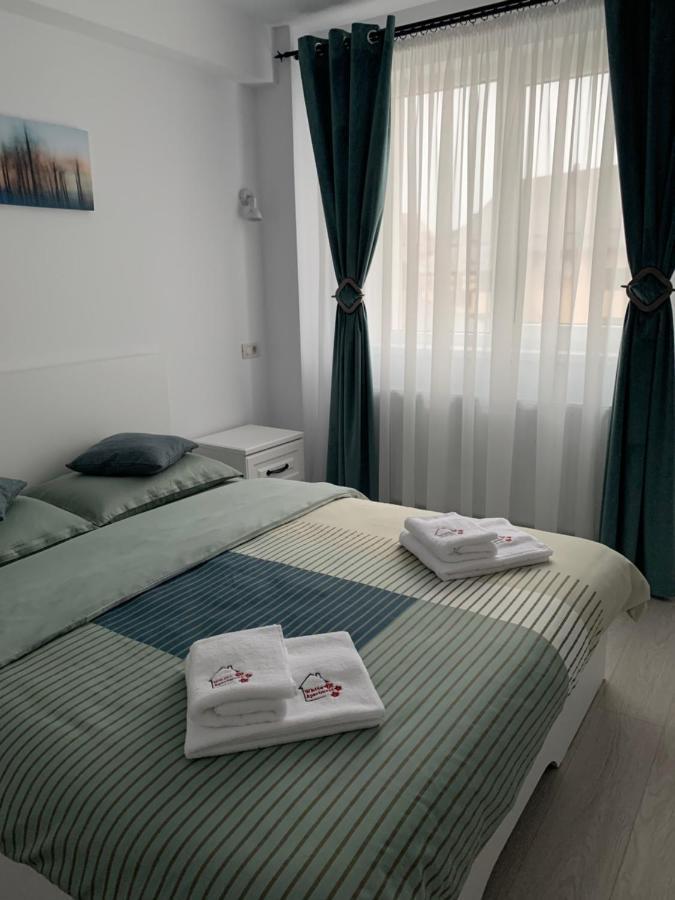 White Apartment Gura Humorului, Bucovina, Voronet Eksteriør billede