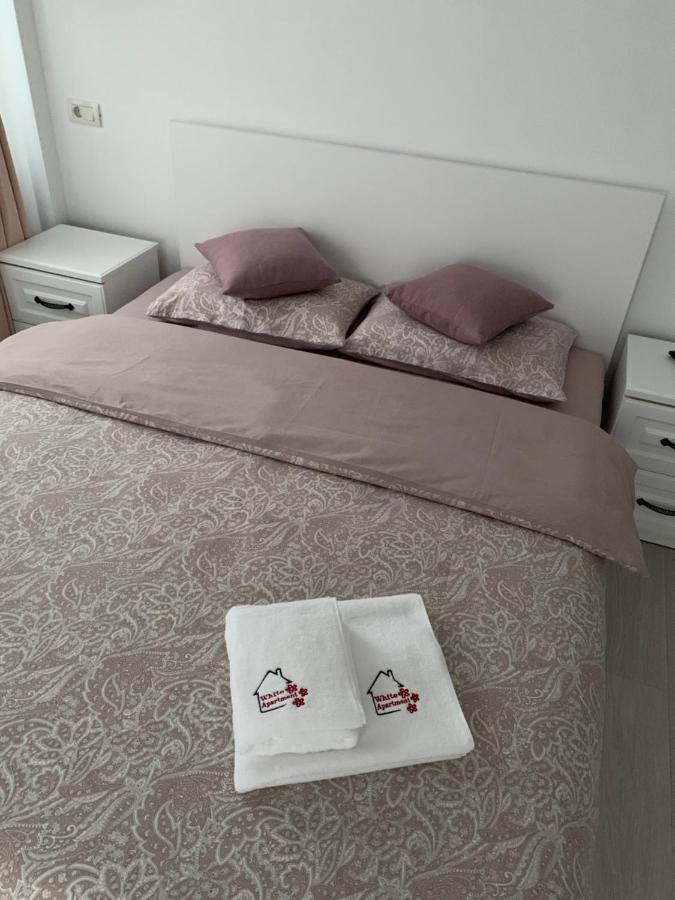 White Apartment Gura Humorului, Bucovina, Voronet Eksteriør billede